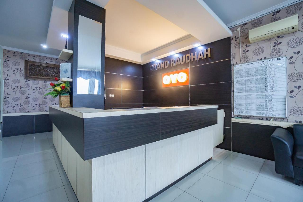 Готель Oyo 2357 Syariah Grand Raudhah Джакарта Екстер'єр фото