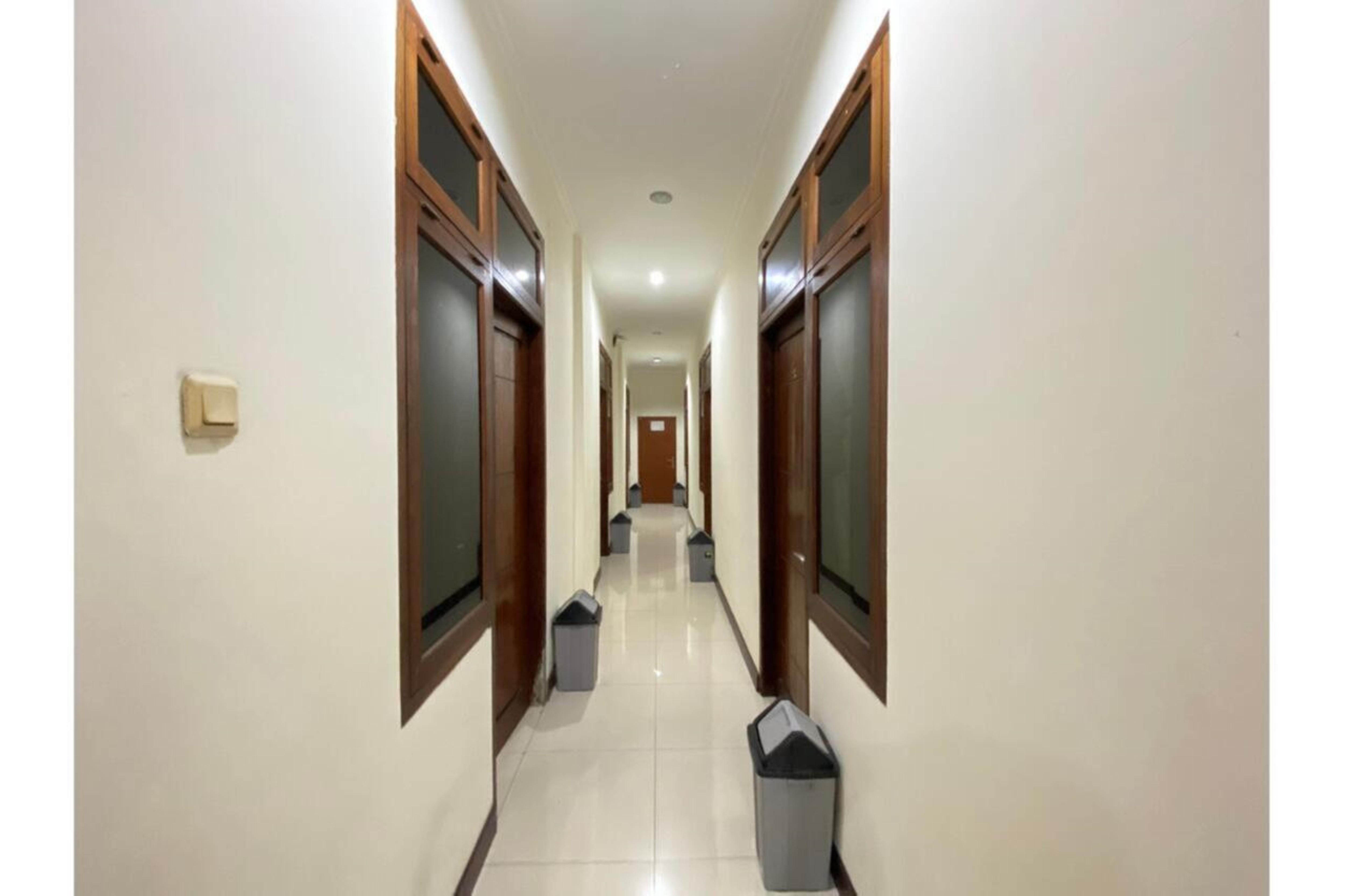 Готель Oyo 2357 Syariah Grand Raudhah Джакарта Екстер'єр фото